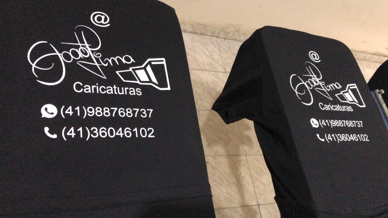 Camisetas pretas estampadas para caricaturista